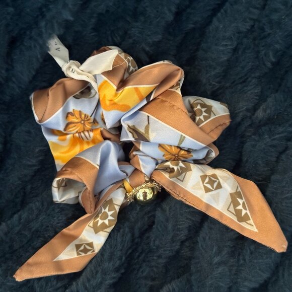 ANTHROPOLOGIE Charmed Hair Scarf Scrunchie, Blue/Yellow/Tan Floral Print - Picture 6 of 9